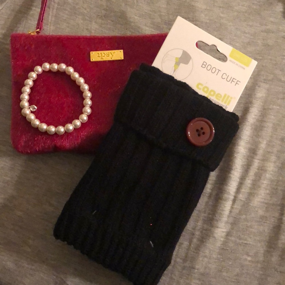NWT. Cute Boot Cuff. One size fits most.